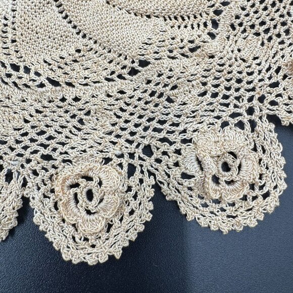 Vtg Beige Crochet Lace Doily Rose & Swirl Design 10"x7" Cottage Core Pinwheel - Picture 8 of 8